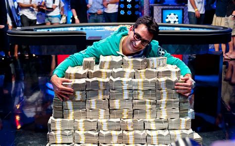 casino games that pay cash|Gambler wins life.